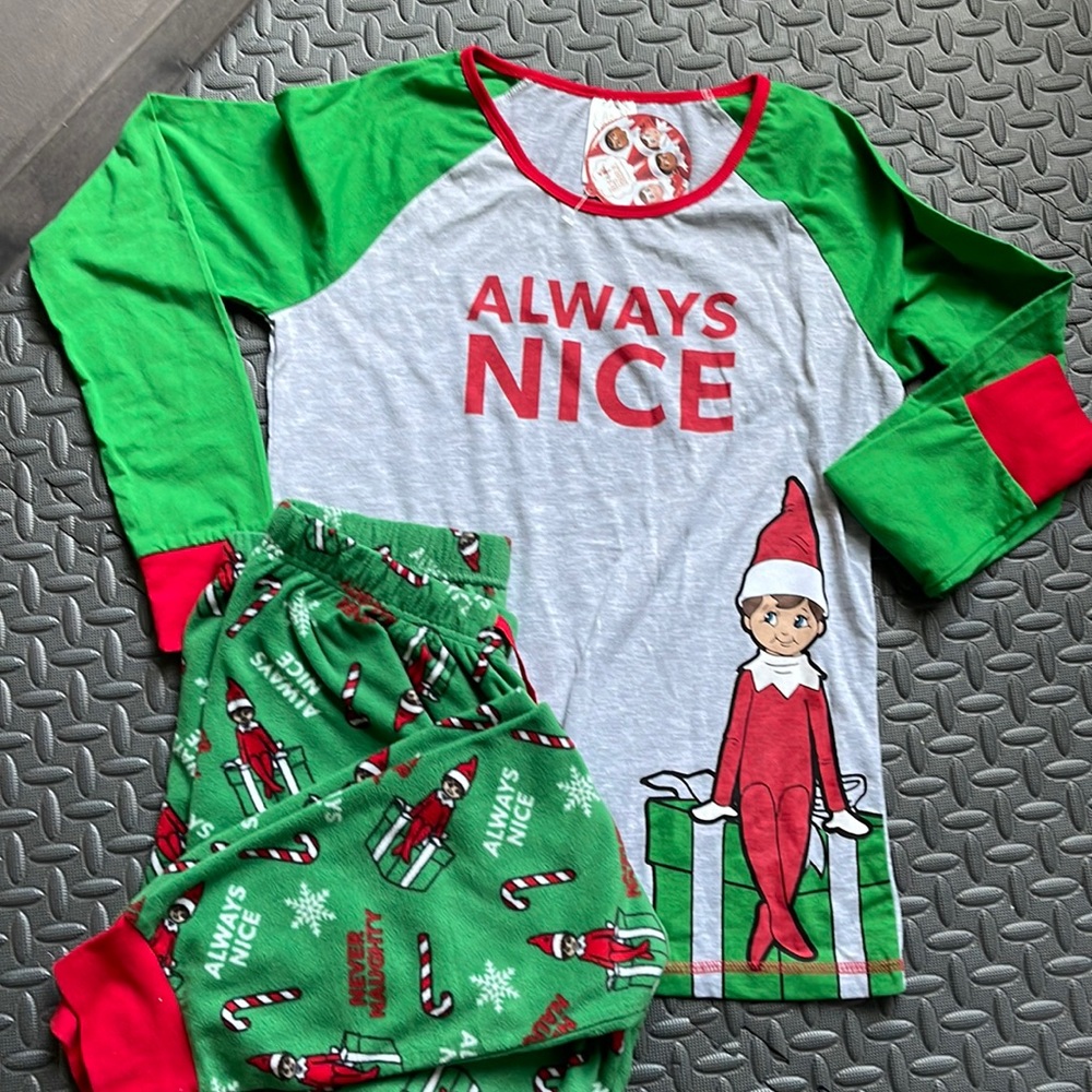 The Elf on the shelf Pajama set. Size M